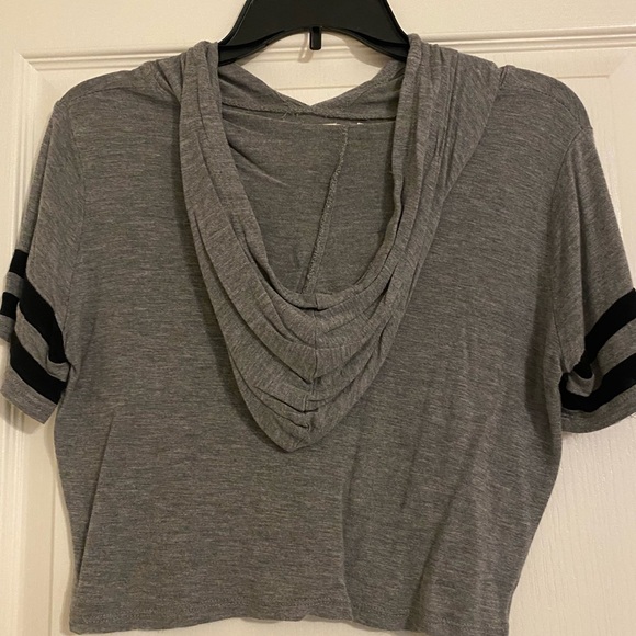 6 Crop Tops - Picture 5 of 8